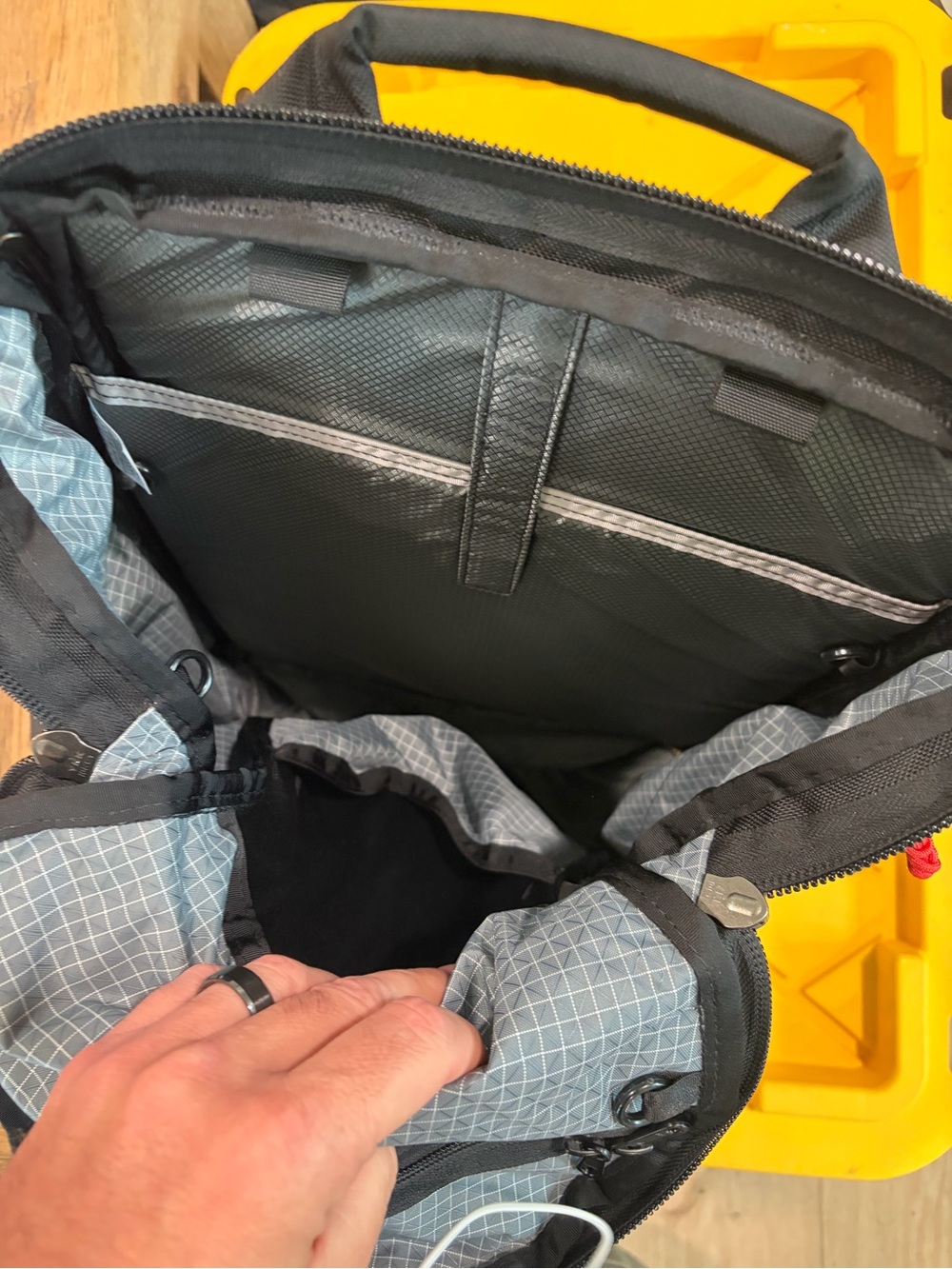 Tom Bihn Smart Alec 2.0 with Side Effect - Picture 3 of 3